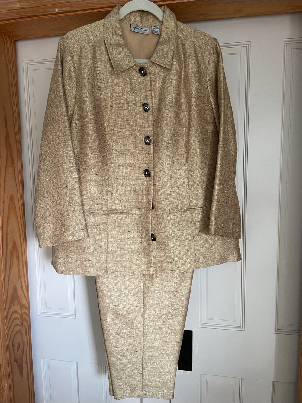 Cali & York Beige with Gold Tone Fabric Women's Pants Suit Size PXL